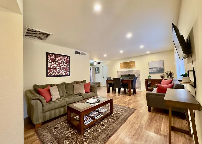 Zen Desert 3br Home, Great Location Hébergement de vacances